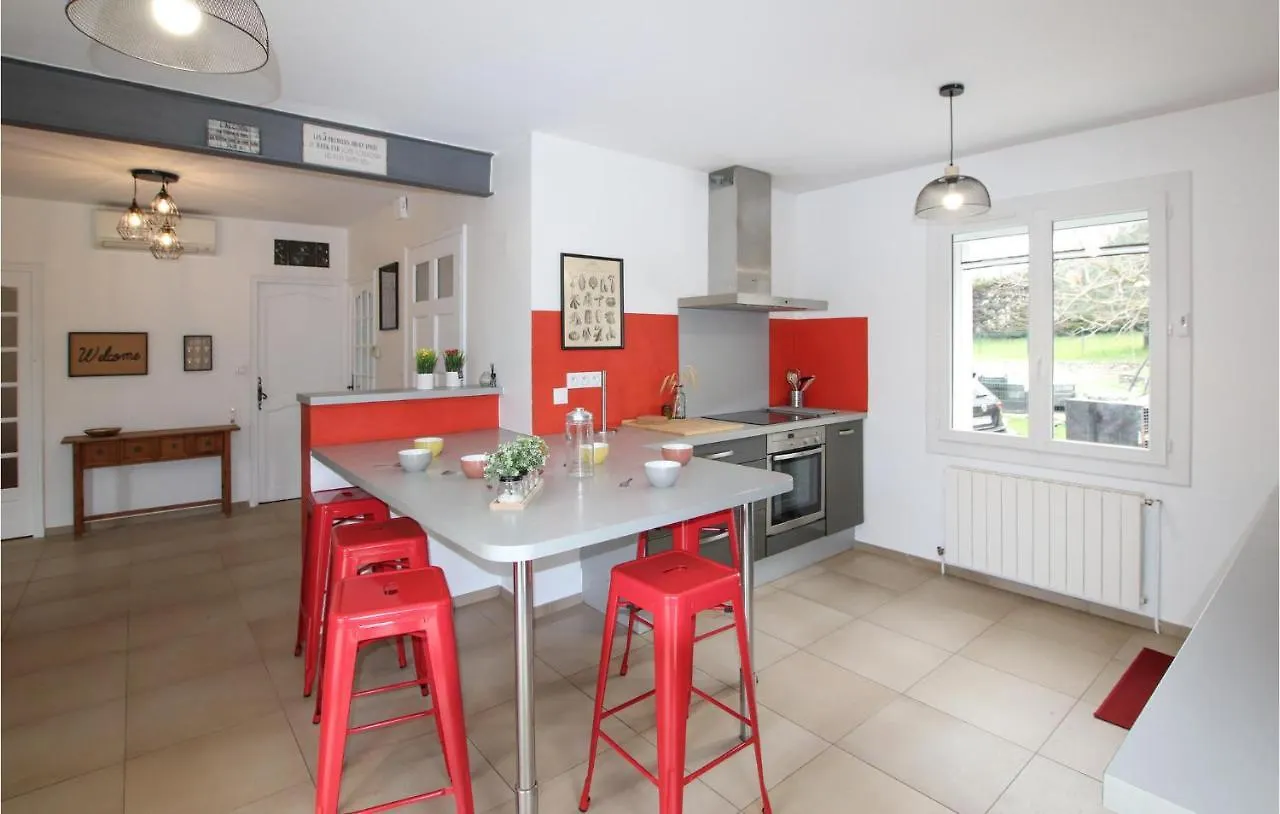 Holiday home Beautiful Home In Malataverne With Kitchen