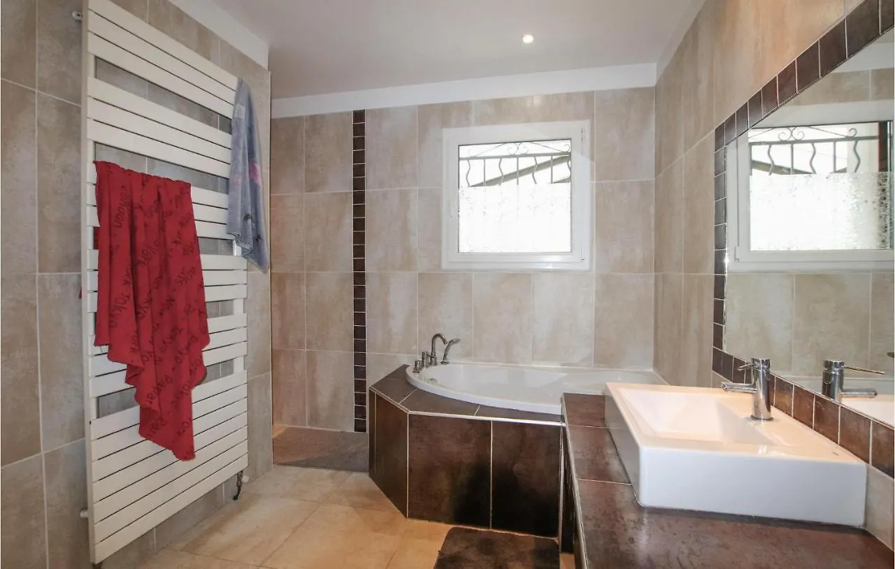 Holiday home Beautiful Home In Malataverne With Kitchen